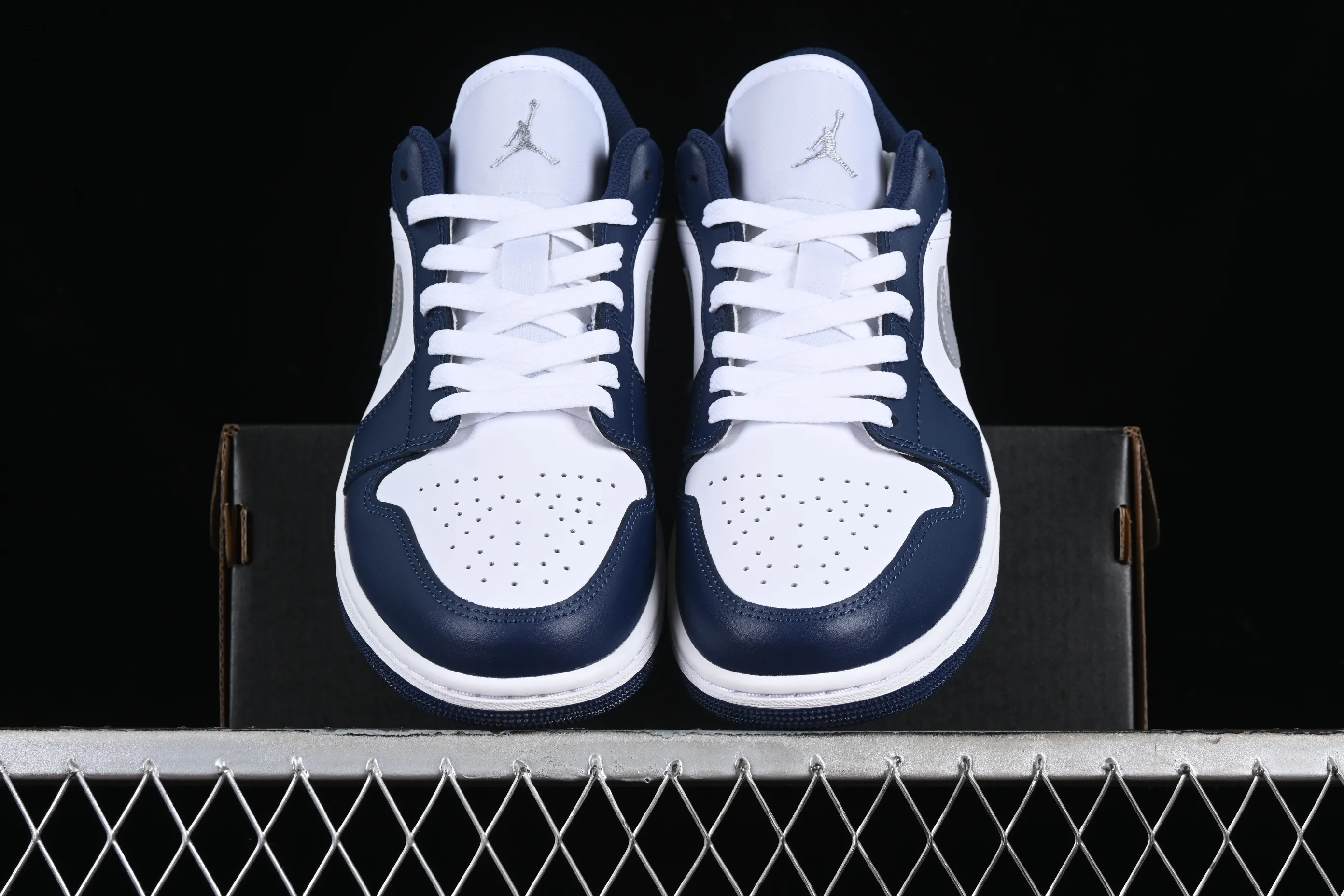 All categories Air Jordan Jordan series basketball shoes Air Jordan 1 Low G version pure original Air Jordan 1 Low AJ1 Joe 1 white blue gray low-top cultural basketball shoes 553558-141